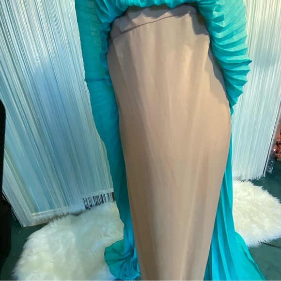 BCBGMAXAZRIA Pleated Maxi Dress NWT Size L - Picture 16 of 17